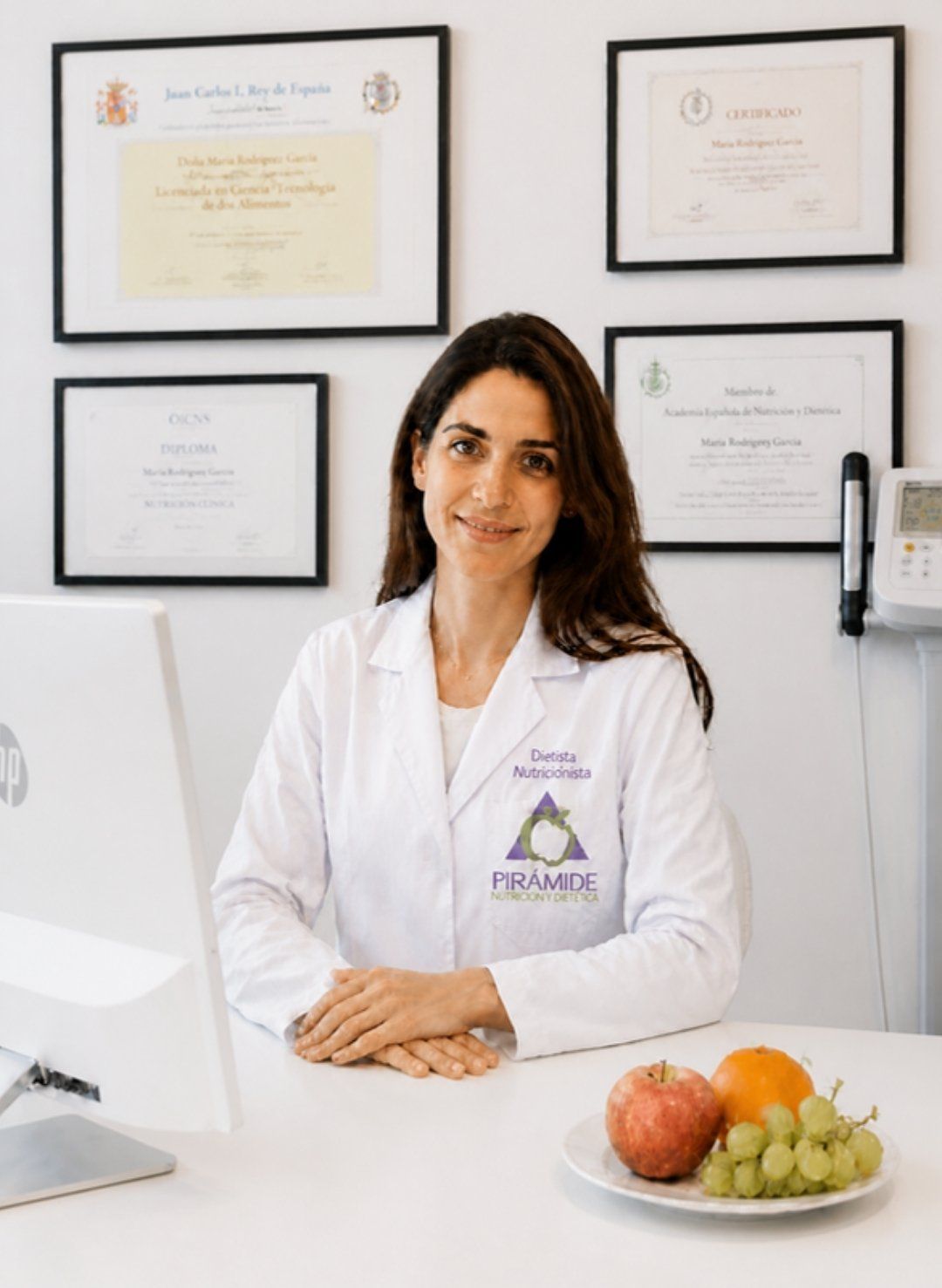 Dietista nutricionista en su consulta del Centro de Nutrición Pirámide en Alcalá de Henares